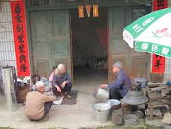 Scène de rue typique dans un village