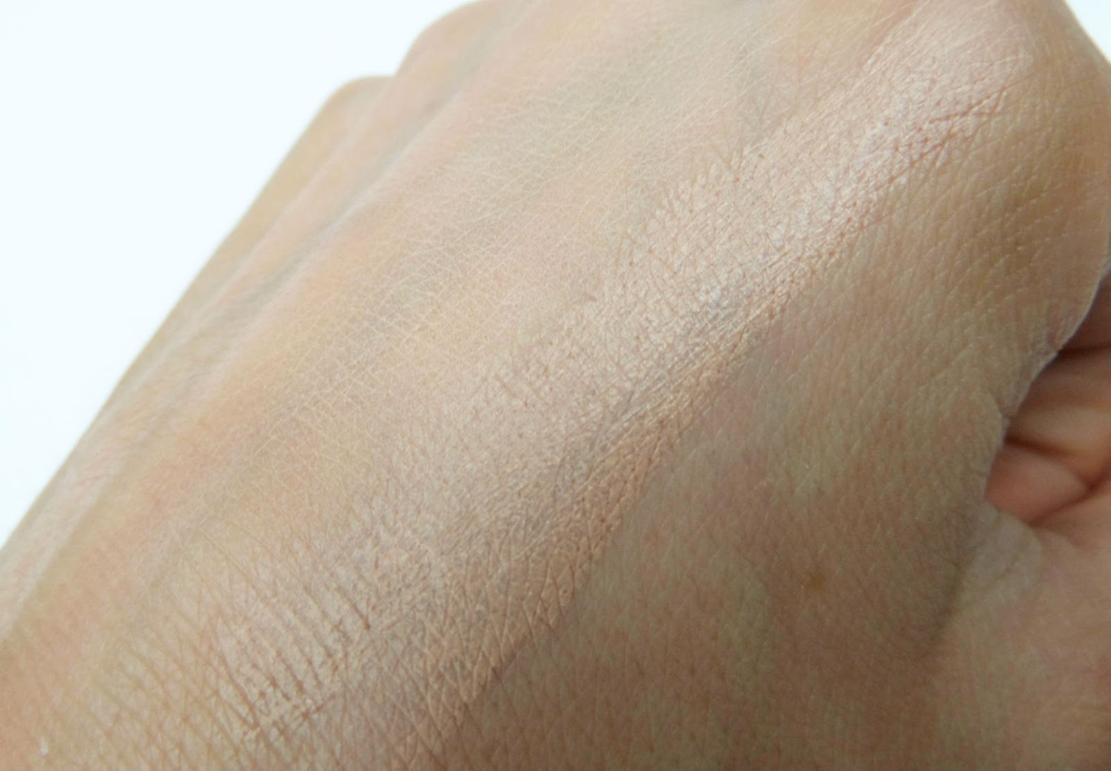 Maybelline Fit Me Shine-Free Foundation Stick Maybelline Fit Me Shine-Free Foundation Stick Swatch