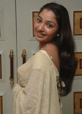 Tamil Actress Maya Unni in Saree Photos