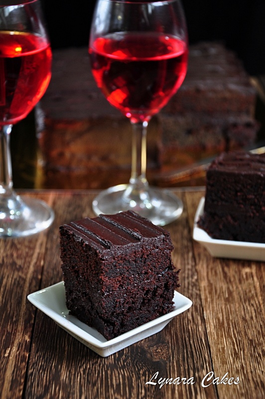 Lynara Cakes: Rich Chocolate Fudge Cake