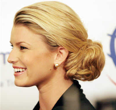 low side un hairstyle. bun hairstyle. low side un hairstyle.
