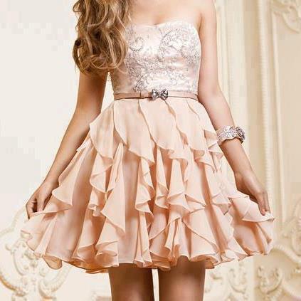 vestido  com  babado