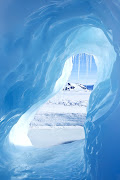 Amazing Ice Caves – Creative Photography Wallpapers, Amazing Ice Caves . (antarctica)