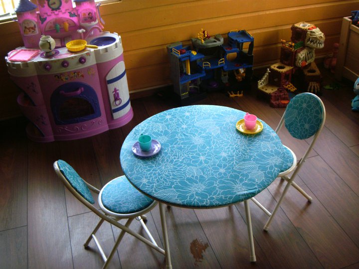 Duct tape table Creative Rayne