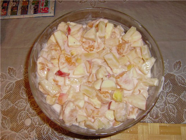Какой можно сделать салат из яблок Какой можно сделать салат из яблок