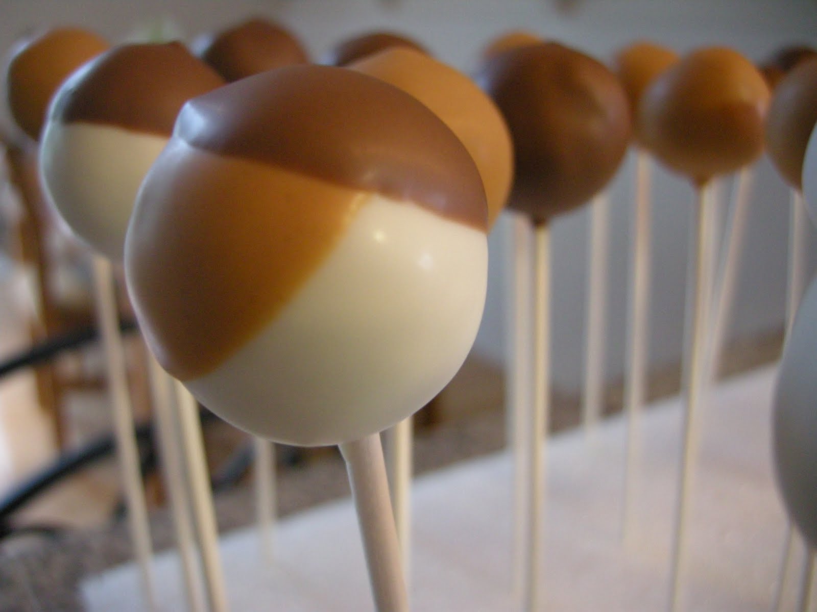 Cake Pop Insanity! Puppy Dog Cake Pops