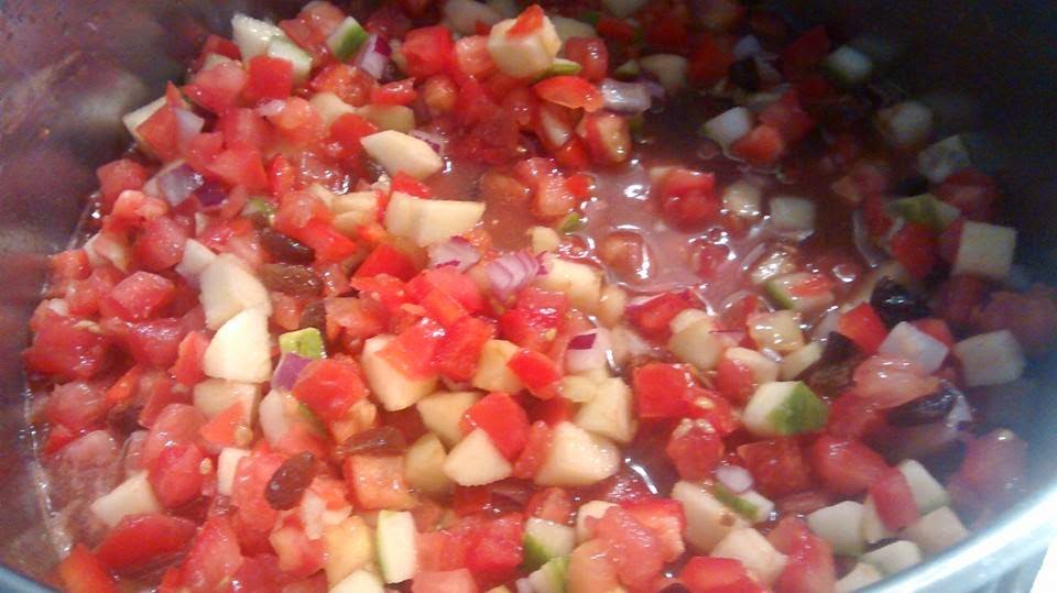 FOOD PRESERVING Apple, Tomato & Cucumber Chutney