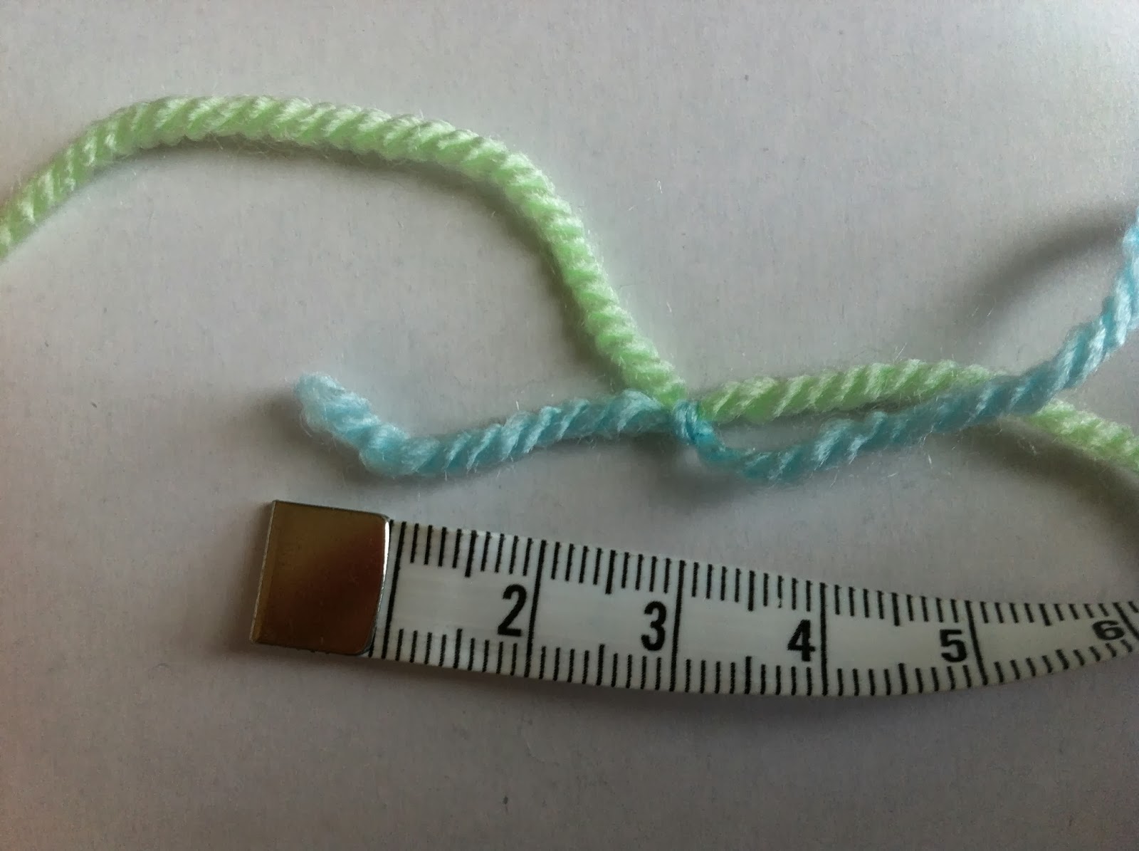 Along Came A Breeze double knot yarn join with a colour change...