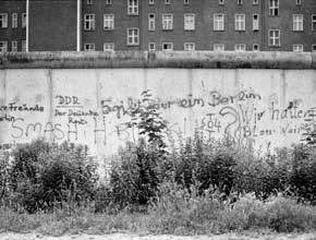 Bint Photobooks On Internet Berlin Wall Photo Book Christoph