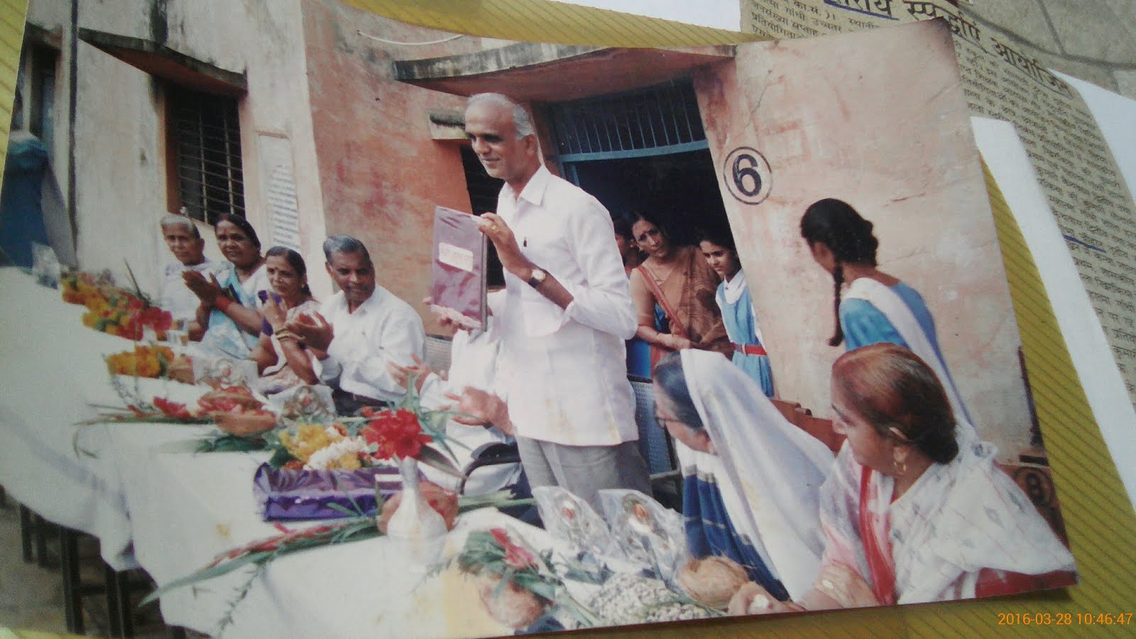 स्मृतियों में मेरी प्रथम हस्त लिखित कृति  'मेरे अनुभव'१५० प्रष्ठों की सन-२०००