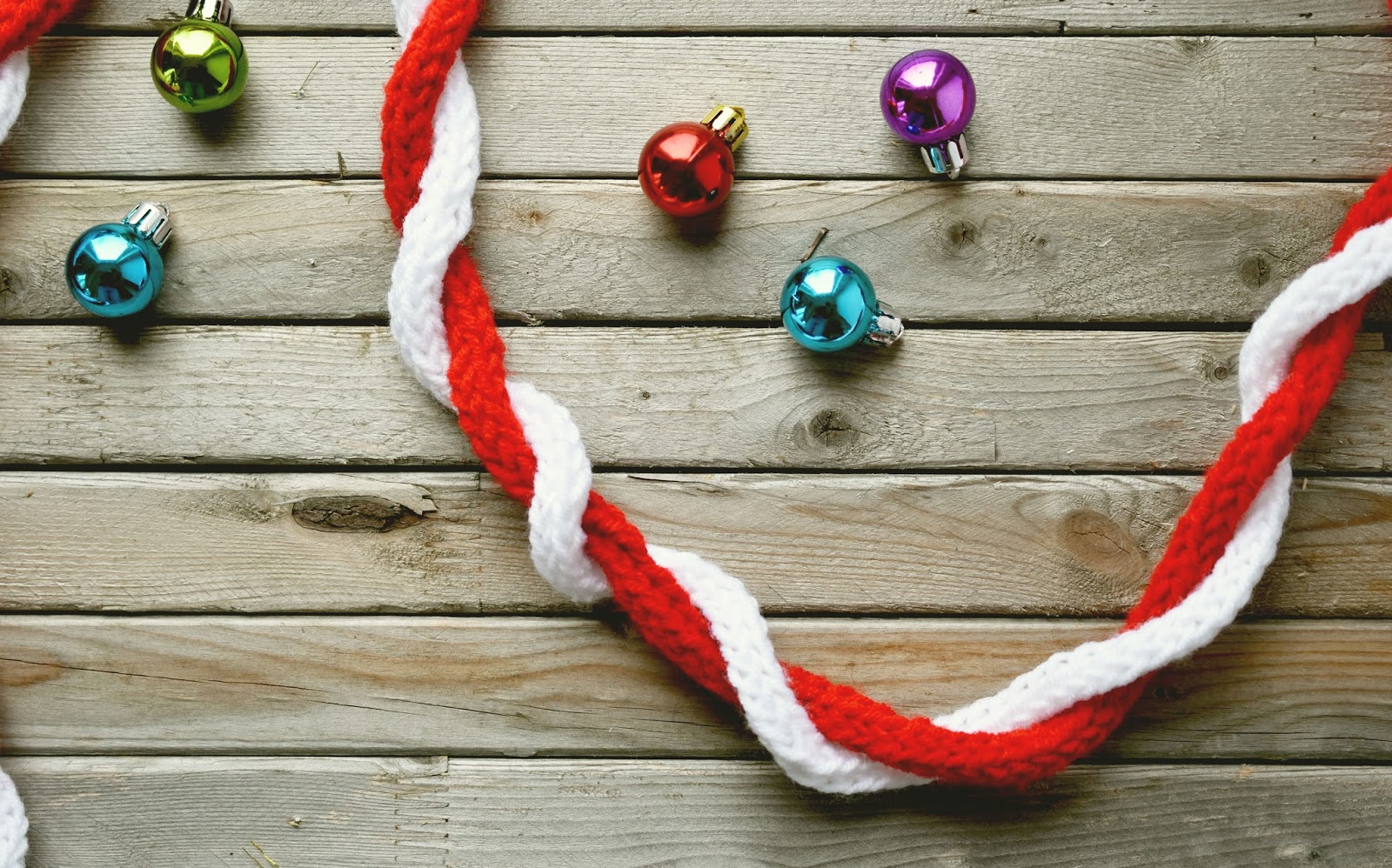 25 diy yarn crafts Woman in Real Life:The Art of the Everyday: 8 diy Christmas Garlands