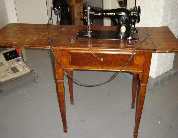 Mr. Thrifter: Vintage Sewing Table? Pass. . . No Profit Here. Now, I'm no sewing furniture expert, but I recognized the Singer brand. These old sewing tables are pretty cool looking and you see plenty of them around. - Mr. Thrifter: Vintage Sewing Table? Pass. . . No Profit Here.