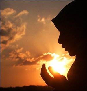 http://2.bp.blogspot.com/-0wFwRsGOSmQ/UMsqfXDVoSI/AAAAAAAABDw/arQxgjC9AQg/s640/gambar+orang+berdoa+%284%29.jpg