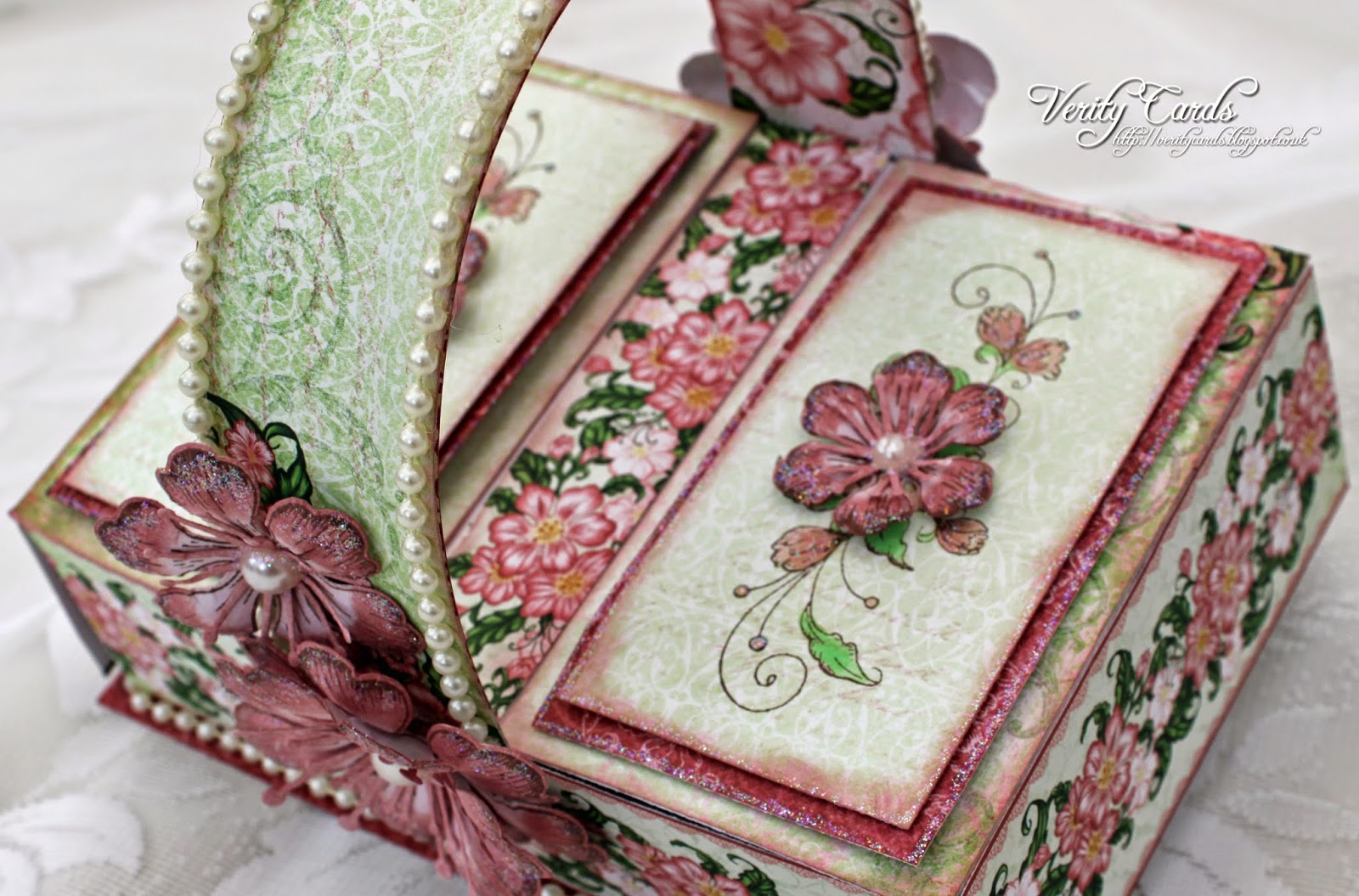 Verity Cards Picnic basket gift box