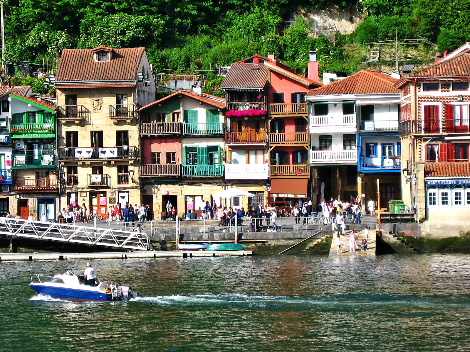 my life in donosti republic De paseo, a Pasajes de