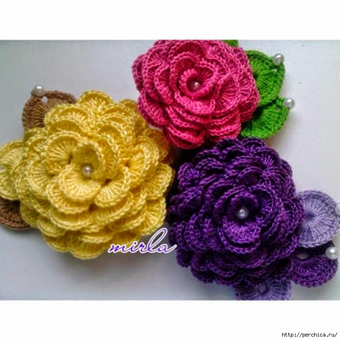 Flores tejidas al crochet decoradas con perlas - con paso a paso en fotos