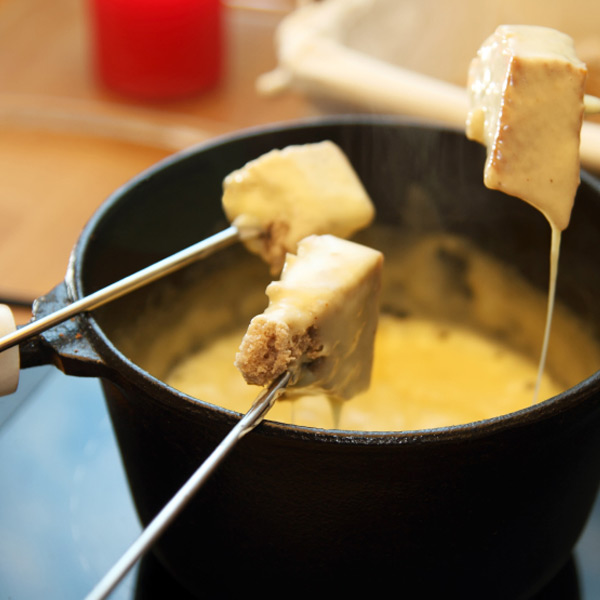6 façons originales de manger la fondue au fromage Some Steps Away