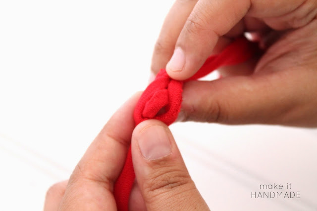 Comfy cozy Rakhi and Bracelets. Make your own rakhi and friendship bracelets using knit fabric. A perfect craft to do with the kids. These are bracelets your kids will love to make and wear.  Tutorial from Make It Handmade for #createwithkids month!