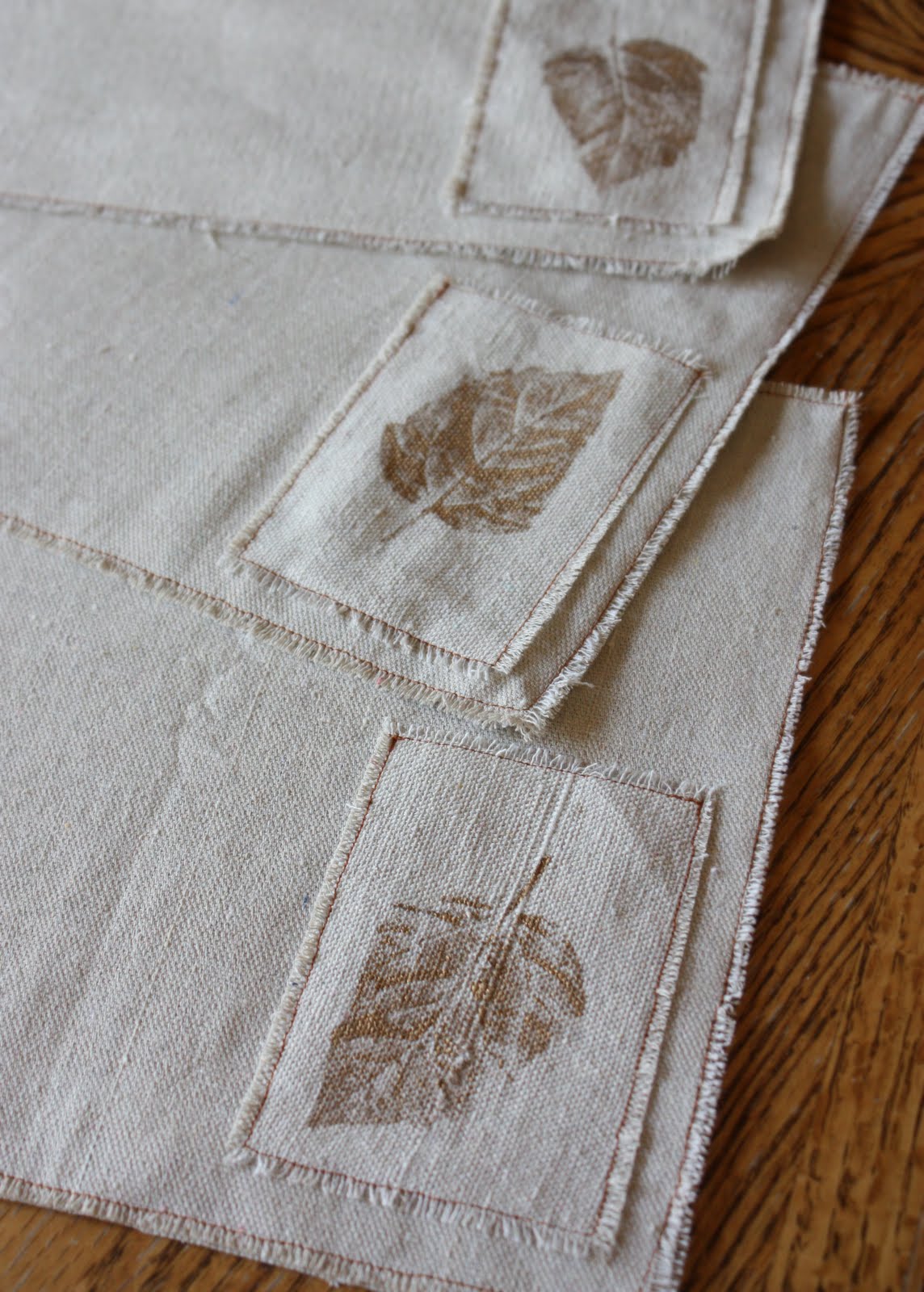 lil fish studios pocketed placemat tutorial
