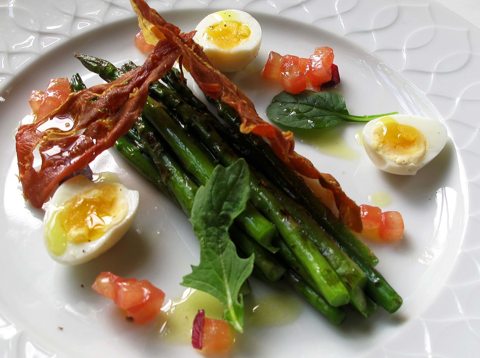 Black Pepper Plum Elegant Asparagus starter