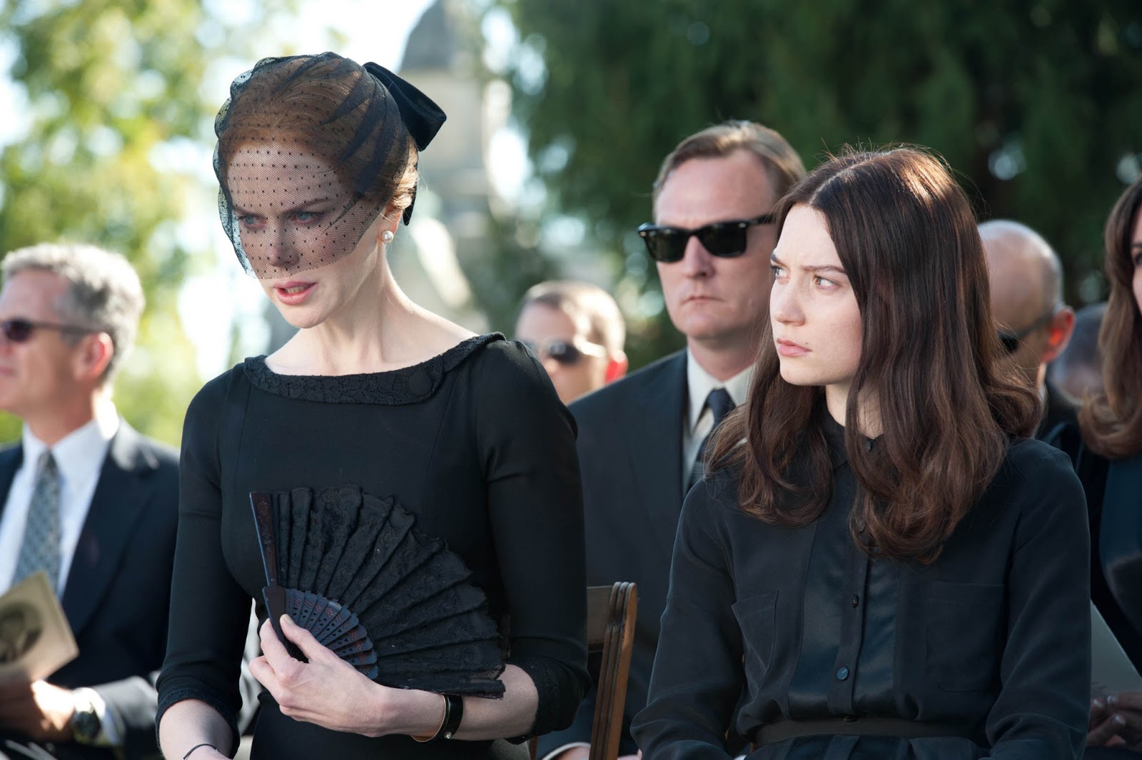 http://2.bp.blogspot.com/-12hFEeoJSpE/UPZuNmtUcxI/AAAAAAABOjw/oZ1pi1S_gy4/s1600/nicole+kidman+&+mia+wasikowska+STOKER.jpg