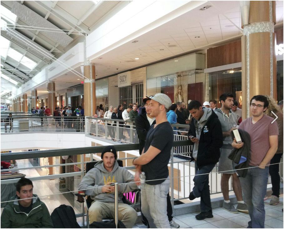 Hamilton/Stoney Creek Community Blog Line up at Maple View Mall for