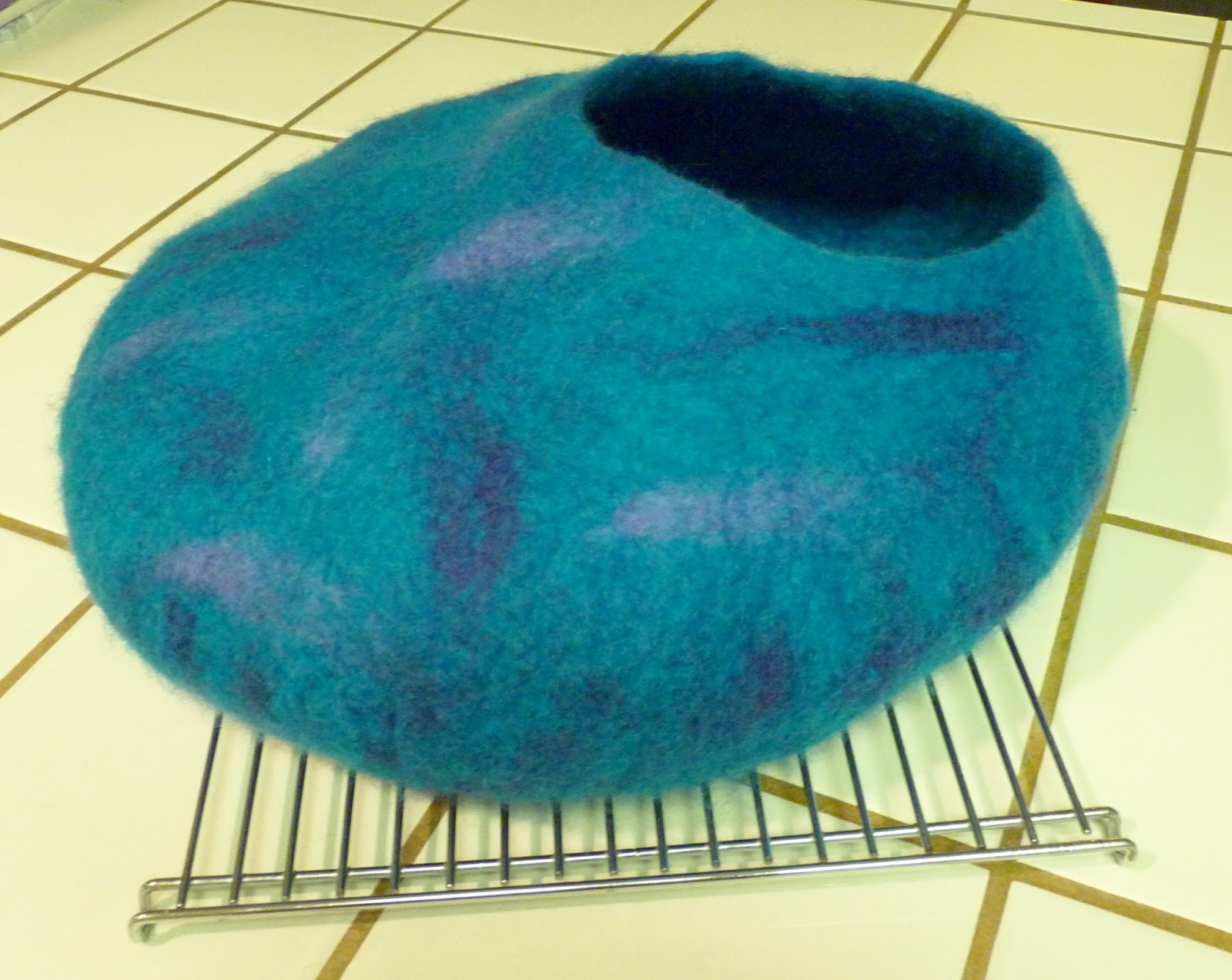 Lisa's Felted Art ***Cat Cave***