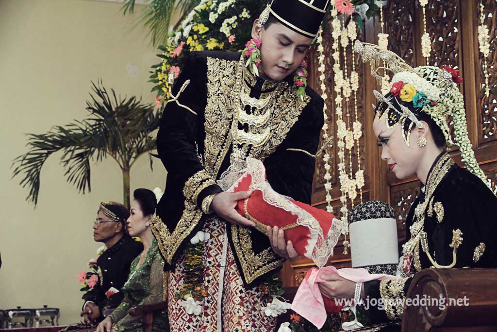 aksesoris pernikahan adat jogja
