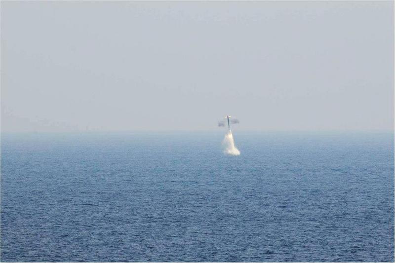 صور جديدة لاختبار الهند للصاروخ فائق السرعة براهموس India+Tests+Submarine+Launched+Supersonic+BrahMos+cruise+Missile+%25284%2529