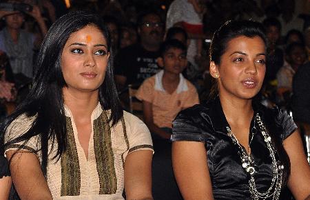 Pics Mugdha Godse Sha Tiwari gorgeous at Jeevaa Spas inauguration hot photos Pics Mugdha Godse Sha Tiwari gorgeous at Jeevaa Spas inauguration hot photos