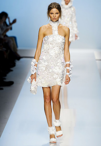 Бяла дантелена рокля от Blumarine