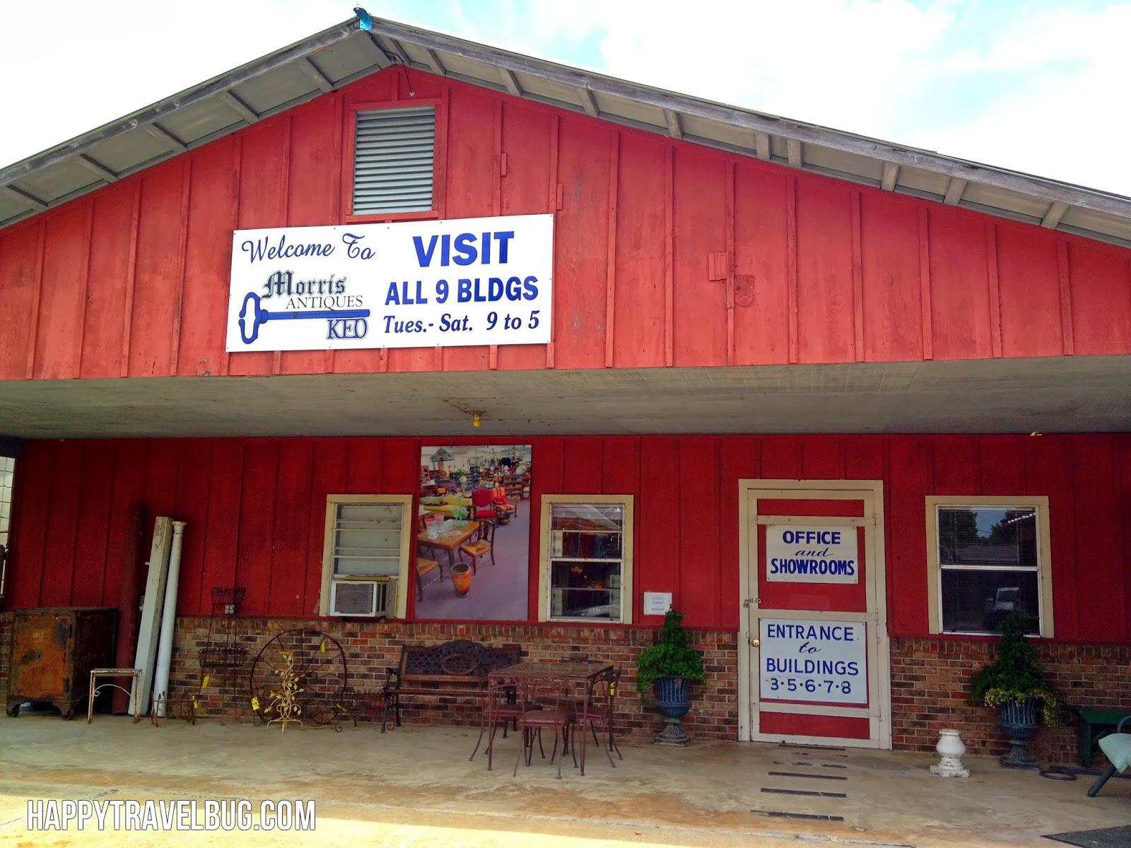 The {Happy} Travel Bug Giant Hamburgers & Giant Antiques