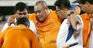 perlawanan bola sepak persahabatan dengan pasukan pilihan Menteri
