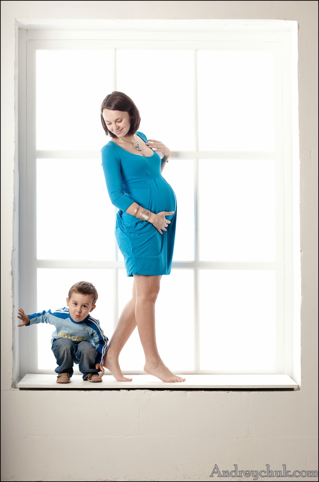 беременная в голубом платье