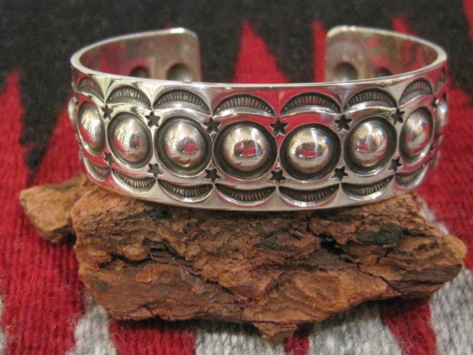 ワイリーセカテロ　ナバホ族 Wylie Secatero ワイリーセカテロ ナバホ族【NAVAJO】バングル