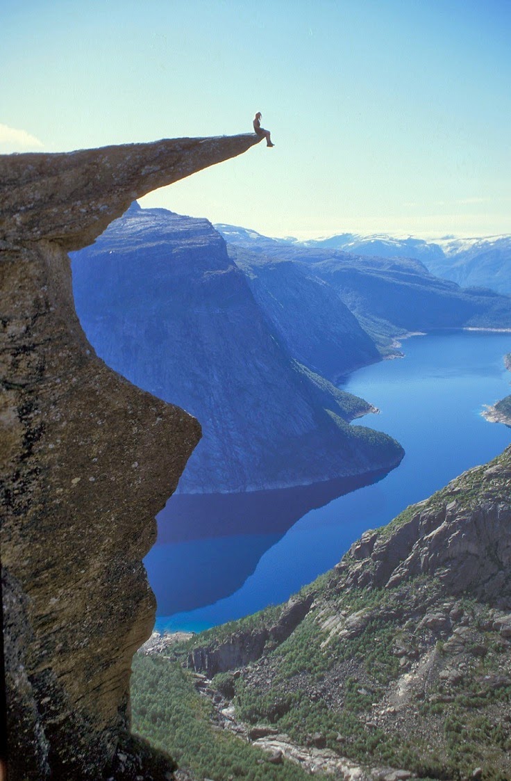wanderlust has taken over 10 beautiful places to visit norway northern lights igloo