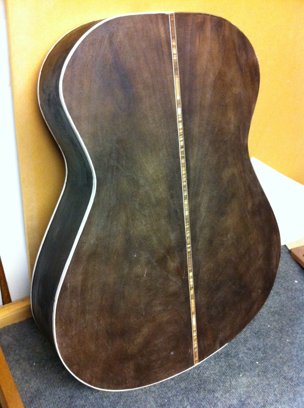 Making an acoustic guitar Staining the Body