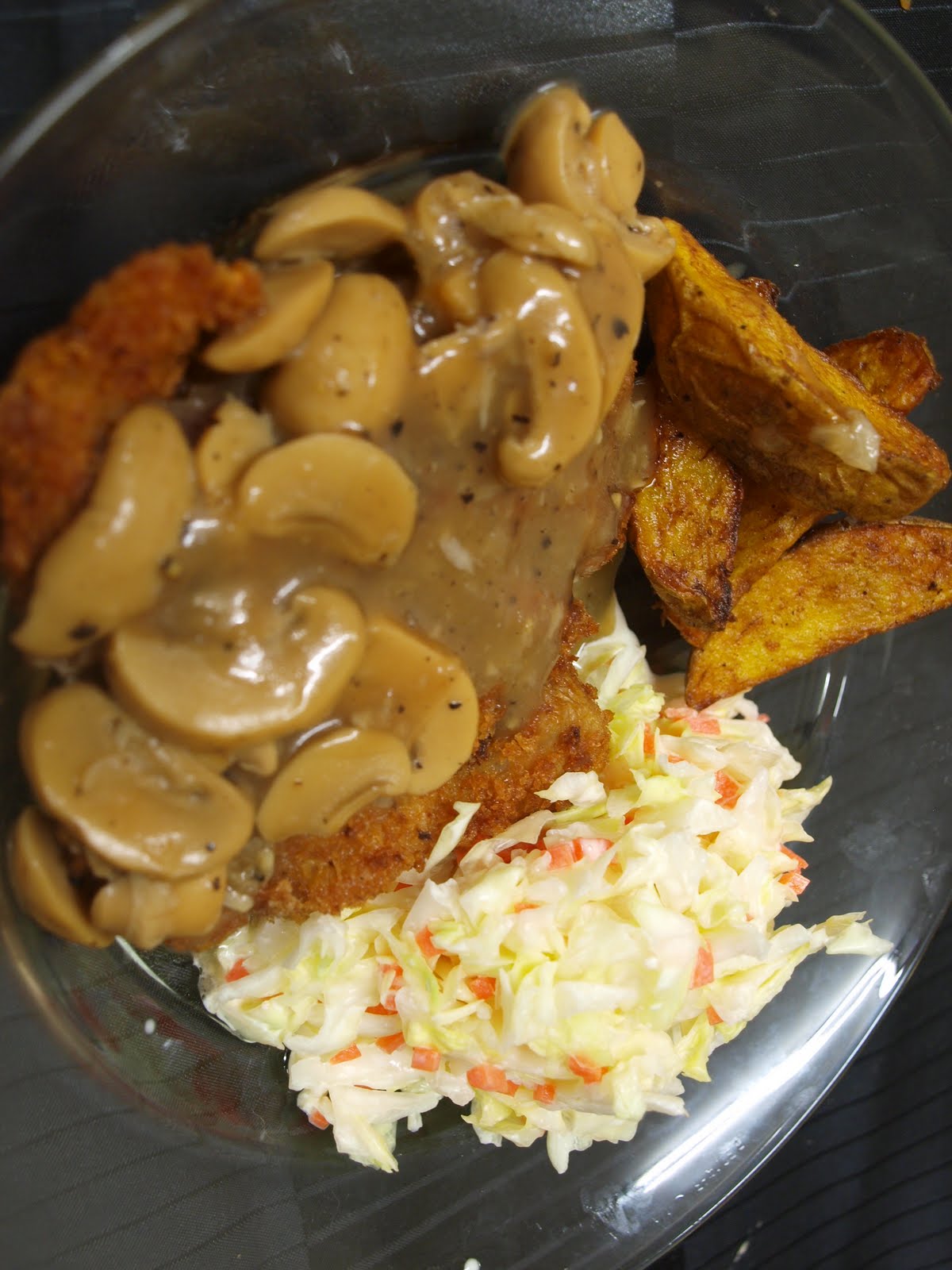 dan disinilah sejarah tercipta.... resepi chicken chop and mushroom sauce