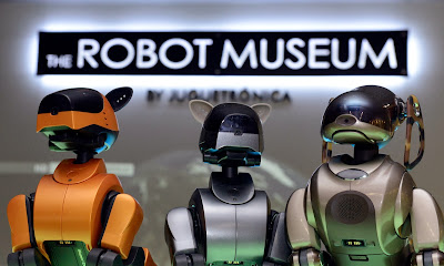 Dog, Robot, Museum, Technology, Madrid, Robotic, Dance, Toy, Children, Gangnam Style, Entertainment, Spain, World, Collection, Pet, Animal, Beagle, Asimo, Honda, Human,  