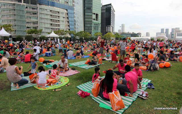 Deliveroo serves up the Best Free Picnicking-Parade Spots this National Day