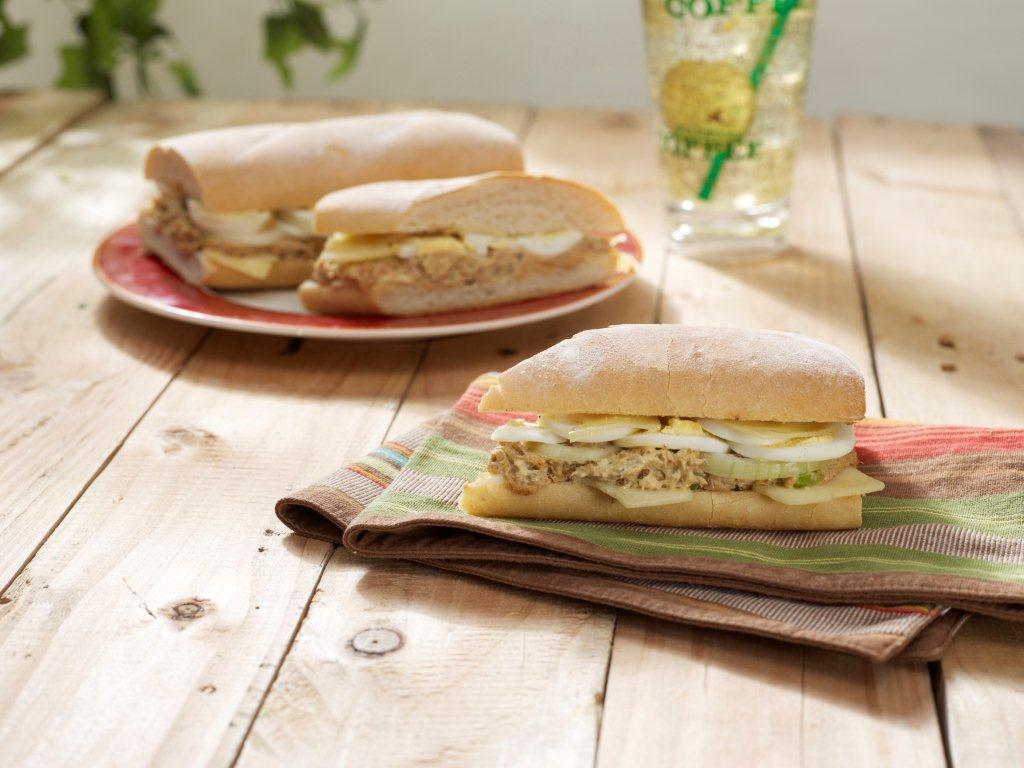 Starbucks Refreshers and new food items! Animetric's World