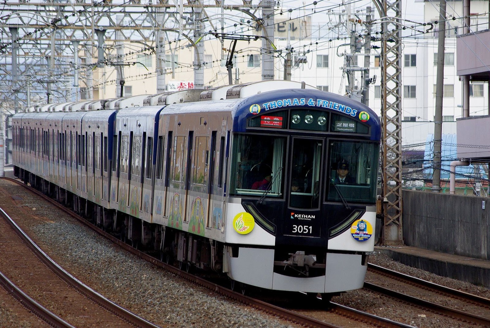 晴れ時々赤レンガ 複々線区間で京阪を撮る