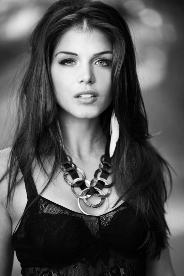 babe-of-the-day-marie-avgeropoulos-20101115110038256-3352469_640w.jpg