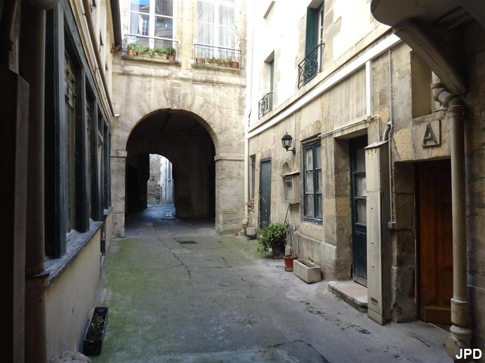 Parisbiseart Une sente médiévale rue de la Verrerie