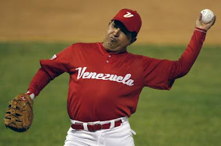 El chavismo y las reglas  Chavez+pitcher