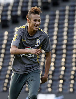 Neymar supera exámenes médicos del Real Madrid