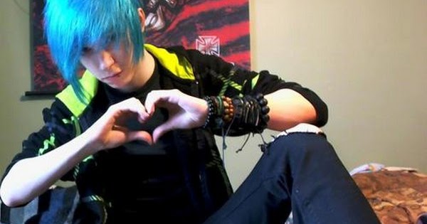 Cute, emo-boy, blue-hair, hand-heart, bracelets