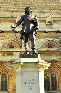 https://en.wikipedia.org/wiki/Statue_of_Oliver_Cromwell,_Westminster#/media/File:Oliver_Cromwell_statue,_Westminster.jpg