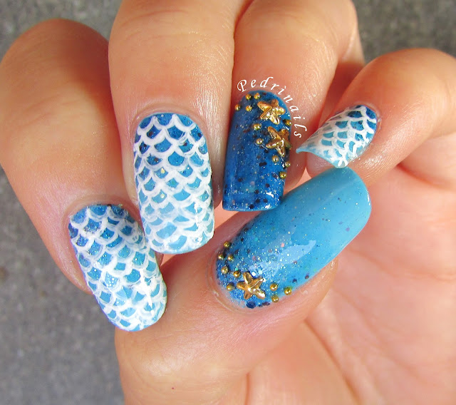 Mermeid tail nails on blue gradient base and double accent with golden starfishes placement - photo © Pedrìnails