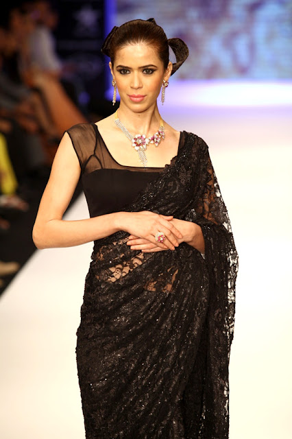 Juhi Chawla walks the ramp for Kays Jewels at IIJW 2012